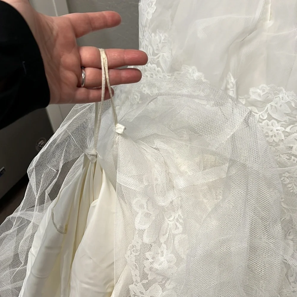 MORI-LEE VINTAGE 70’s CREAM LACE WEDDING GOWN SIZE XS - Picture 8 of 17